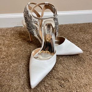 New Badgley Mischka White Pointed Toe Heels Size 10